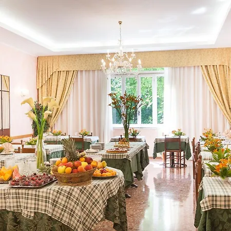 Hotel Touring 2*